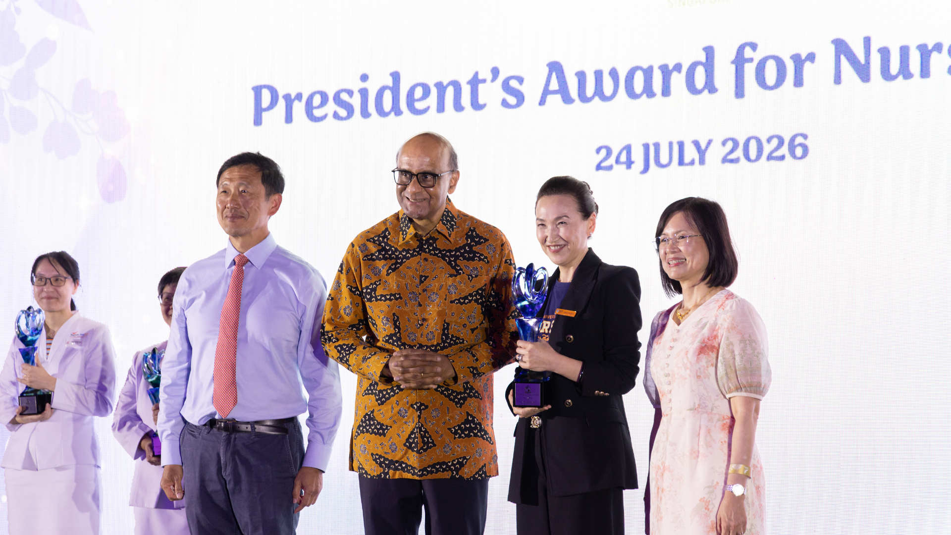 Associate Professor Zhou Wentao from NUS Nursing receives President’s Award for Nurses 2026