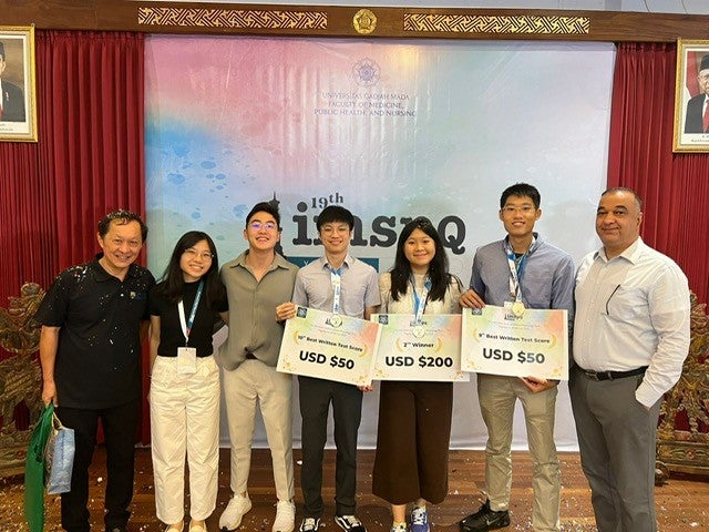 NUS team led by Dr Zakaria Almsherqi win at the 19th Inter-Medical School Physiology Quiz (IMSPQ), Yogyakarta