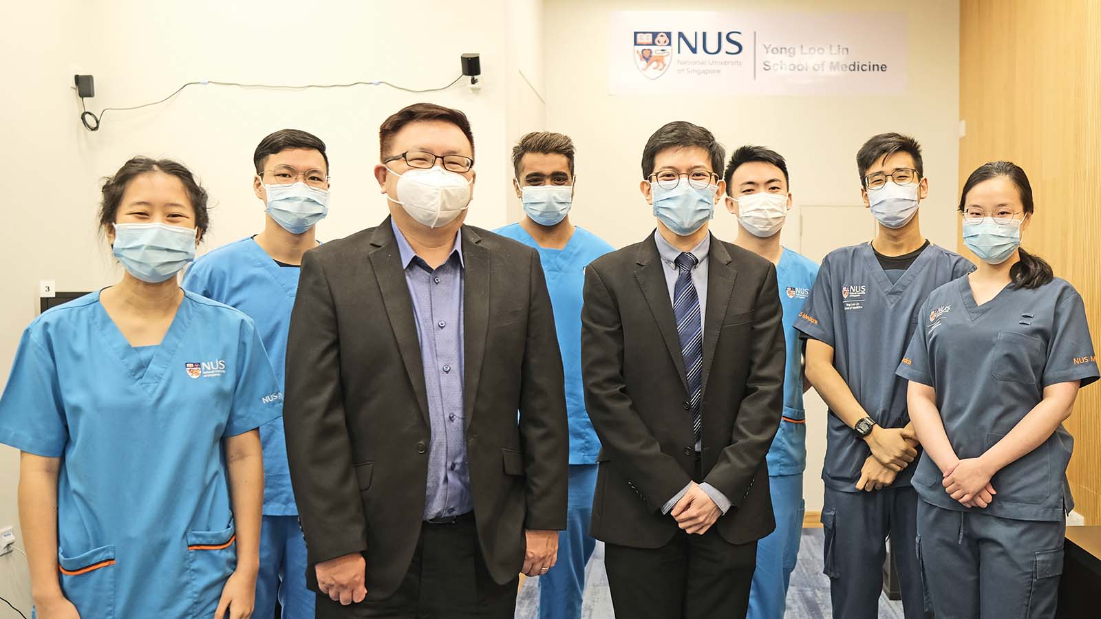 Assistant Professor Shawn Goh (second from left), Assistant Professor Cyrus Ho (third from left), as well as NUS Medicine and Nursing students.
