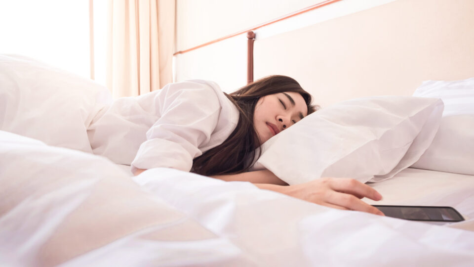 Track daily sleep fluctuations to assess 'daily readiness' and its effects  on everyday mood, motivation, and sleepiness - NUS Yong Loo Lin School of  Medicine