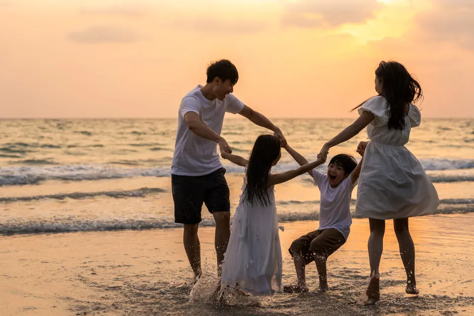 asian-young-happy-family-enjoy-vacation-beach-evening-dad-mom-kid-relax-playing-together-near-sea-when-silhouette-sunset-lifestyle-travel-holiday-vacation-summer-concept