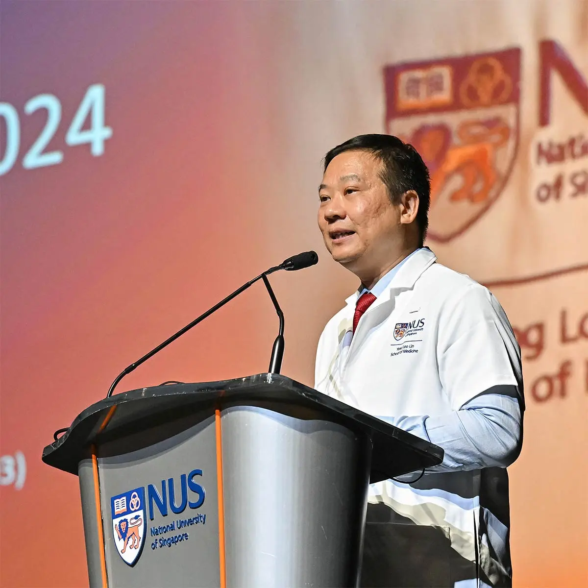 Guest-of-Honour, Dr Jeremy Lin, CEO and Co-Founder, AMILI, NUS Medicine Alumni from the Class of 1997 addressing incoming medical students.