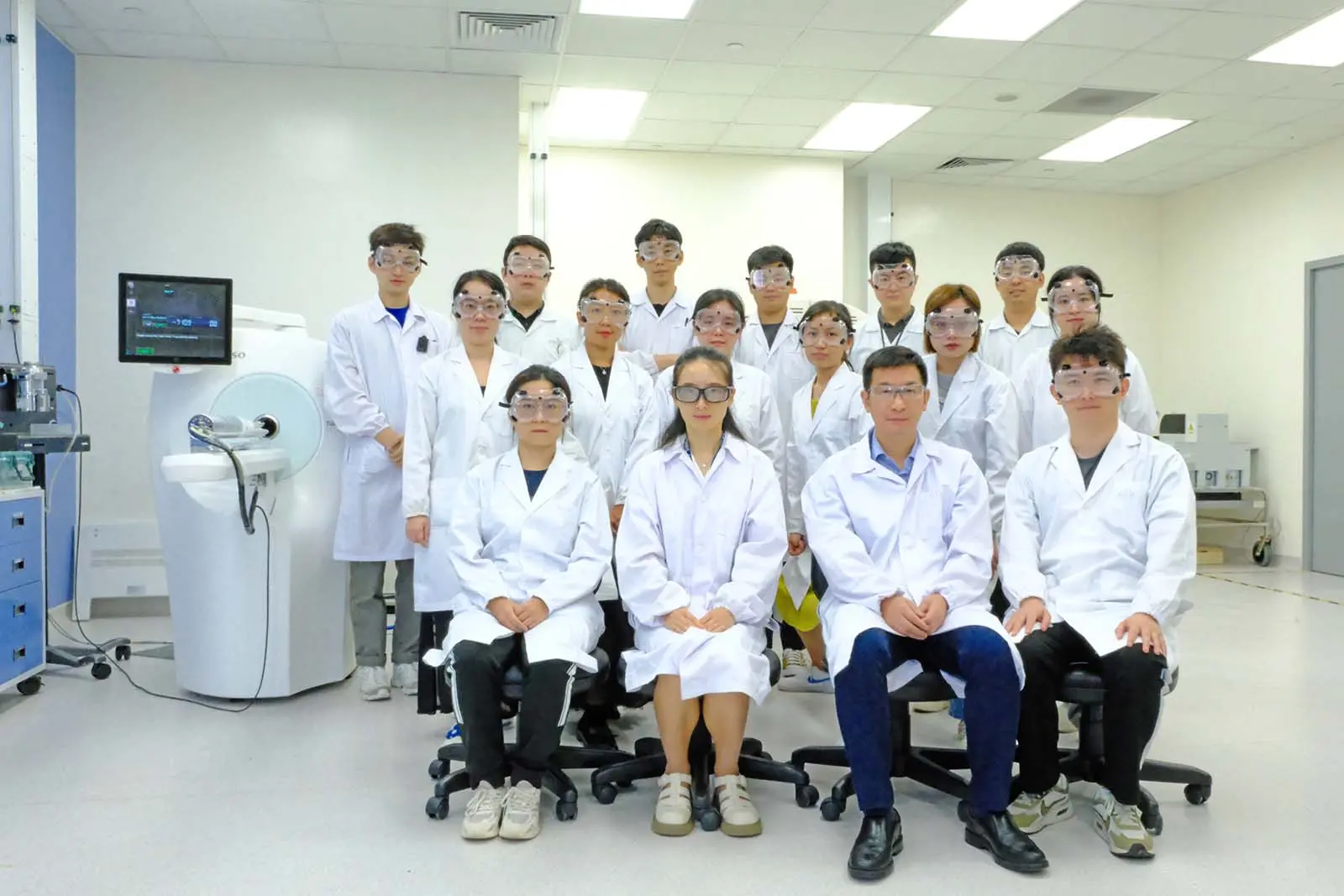 Professor Xiaoyuan Chen, Assistant Professor Jingjing Zhang and the research team in NUS Theranostic Centre of Excellence.