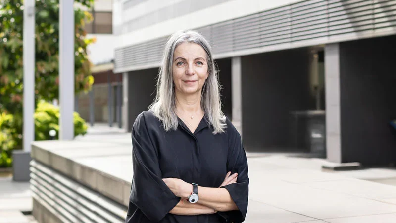 Prof Gneezy standing at the center