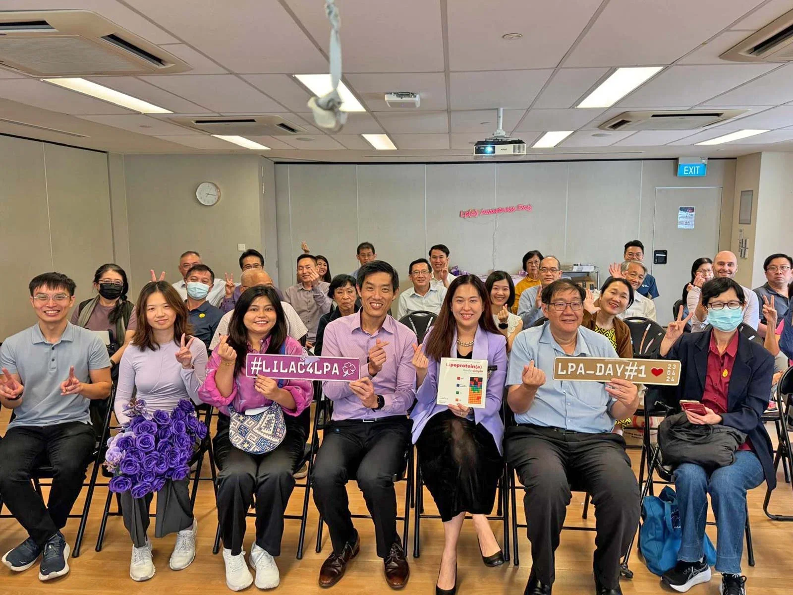 Yufan (second from left) attending a talk by Dr Wann Jia Loh on Lipoprotein(a).