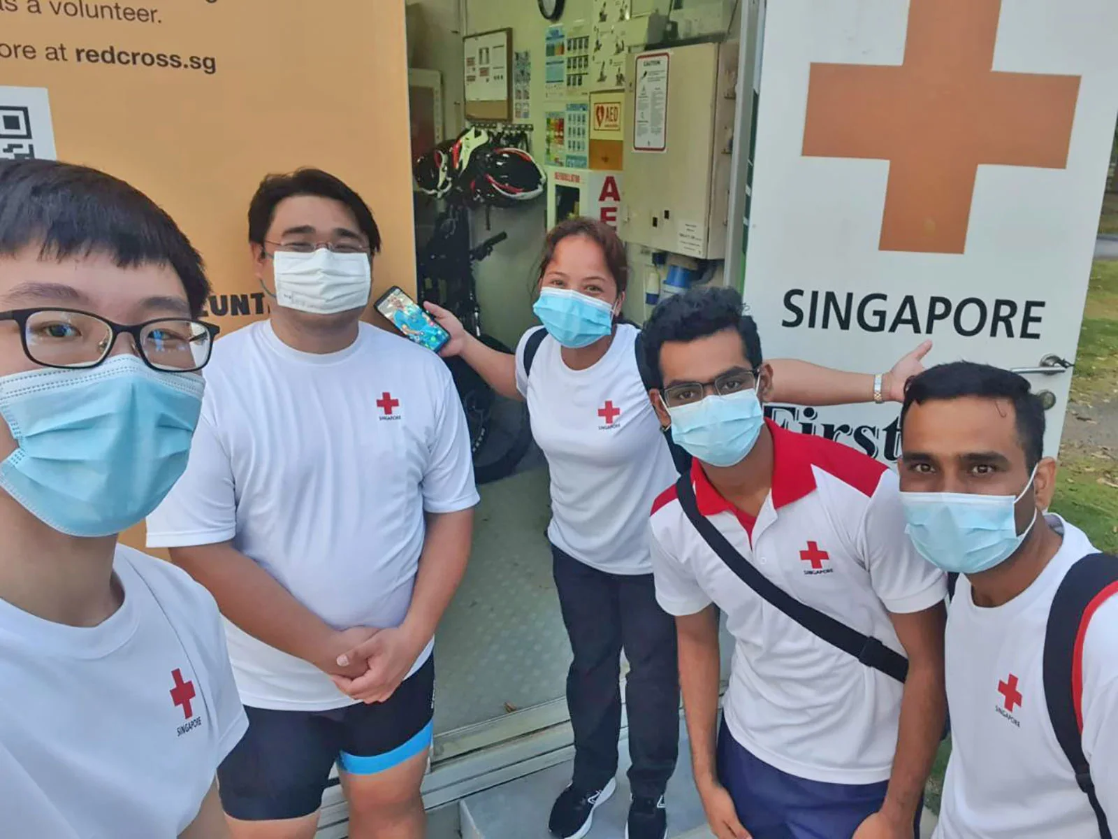 Thaarun (second from right) with the Singapore Red Cross First Aiders on Wheels team at East Coast Park in 2019.