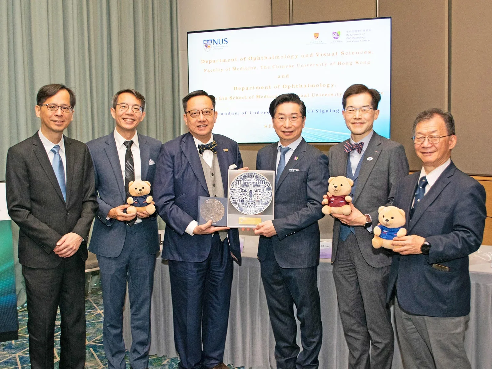 Exchange of corporate gifts during the MOU signing ceremony.