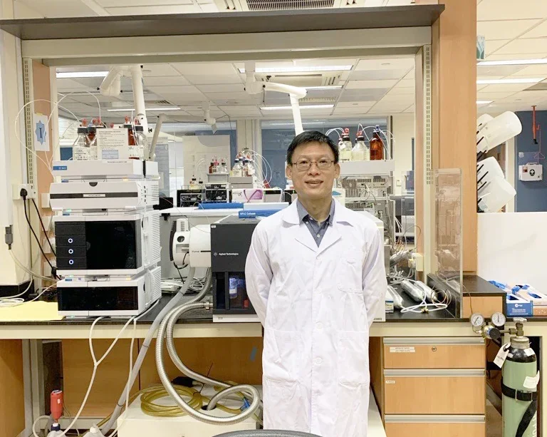 Dr Nguyen Nam Long_lab_01