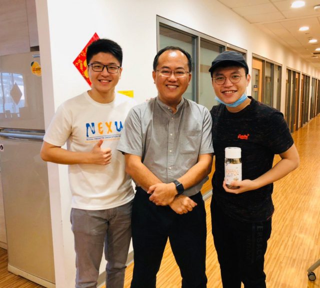 Directors Peng Genyi (first from left) from NUS Medicine and Wang Peng Fei (third from left) from Singapore Management University, with A/Prof Ng Yee Kong.